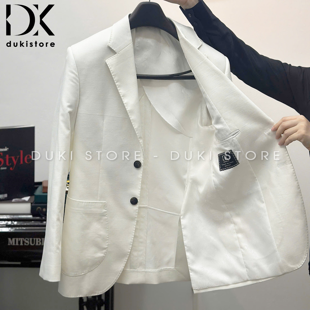 ao-vest-ao-blazer-nam-2-cuc-mau-trang-1-lop-dep-ADK0029.jpg